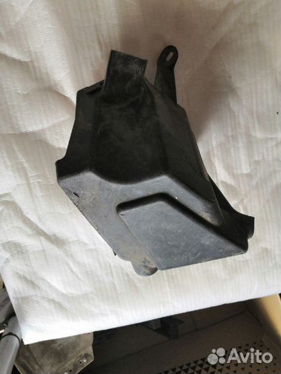 Корпус блока предохранителей Renault Symbol 2004