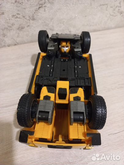 Машина-робот трансформер