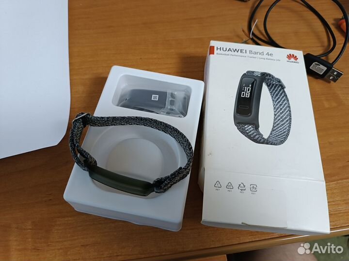Умный браслет Huawei Band 4 e