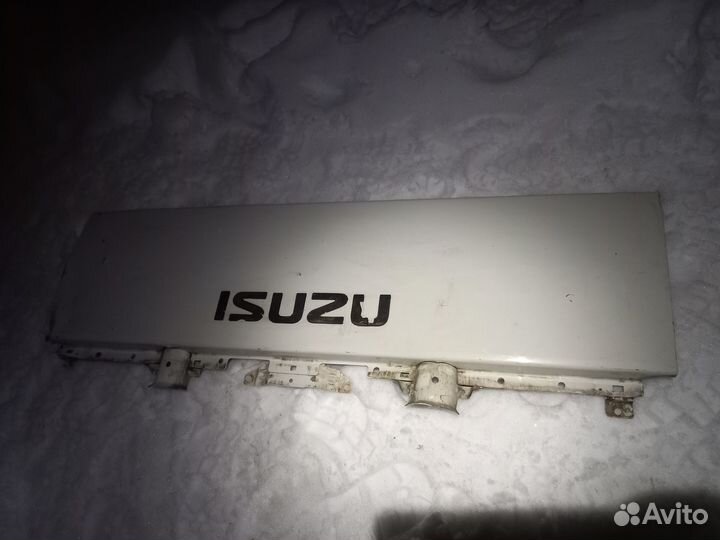 Isuzu капот
