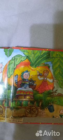 Развивающие игрушки и книги для малышей