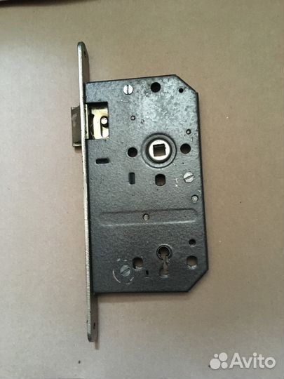 Замок врезной продаю