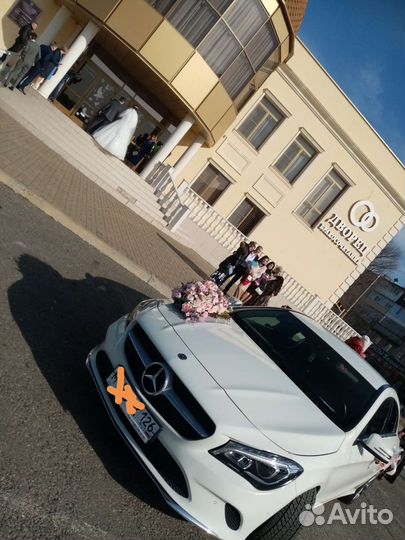 Авто Mercedes-Benz для свадеб встреч мероприятий