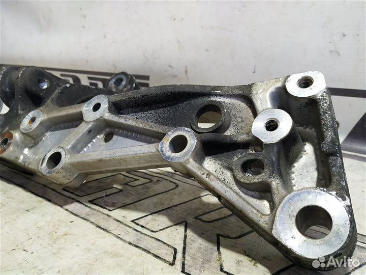 Крепление рычага подвески переднее левое Audi A3