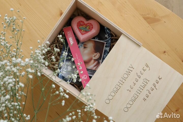 Деревянная подарочная коробка-пенал