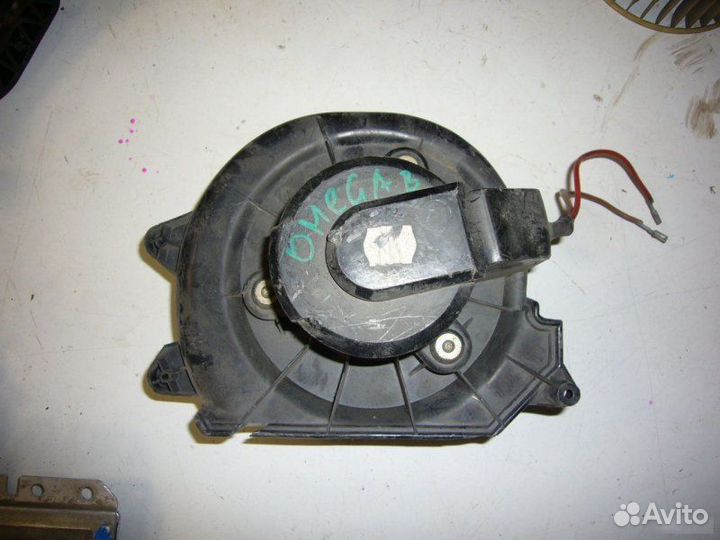 Моторчик отопителя Opel Omega B седан X20XEV 1998