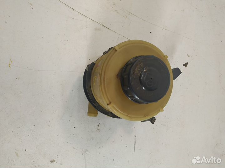 Renault Duster Бачок Гура 7700795347