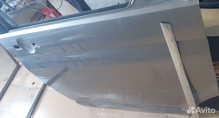 Передняя правая дверь volkswagen transporter