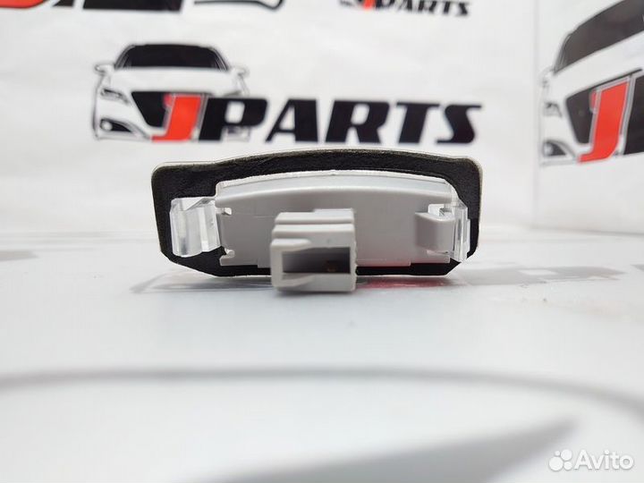 Фонарь подсветки номера Mitsubishi Outlander