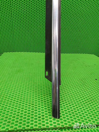 Молдинг стекла двери передний левый Volkswagen