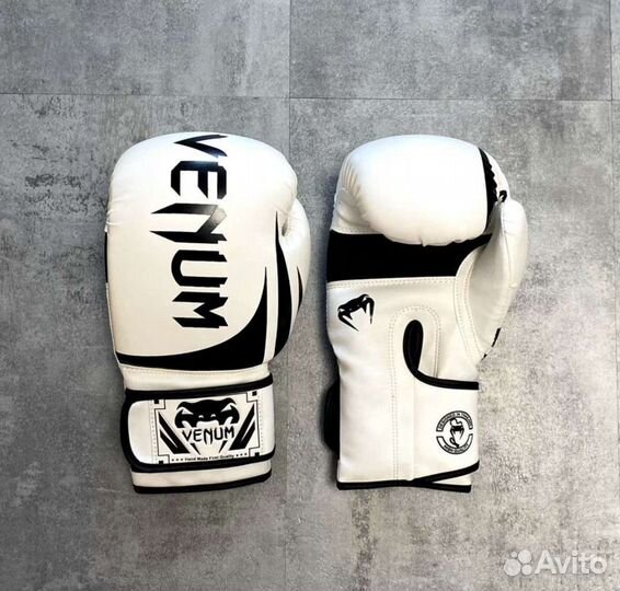 Боксерские перчатки venum (новые)