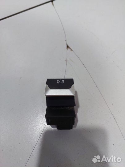 Кнопка фиксатора стояночного тормоза