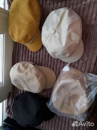 Женский берет с козырьком