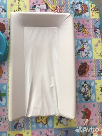 Пеленальная доска, слинг и стульчик для купания