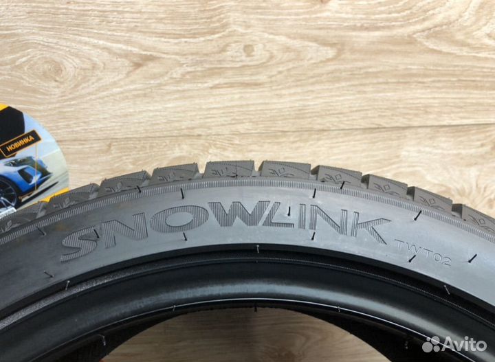 Triangle Snowlink TWT02 255/40 R18 99V