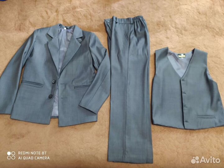 Костюм тройка на мальчика 9-10 лет