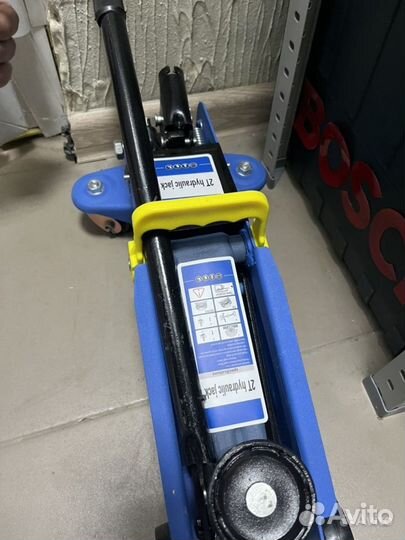 Домкрат подкатной 2 тонны