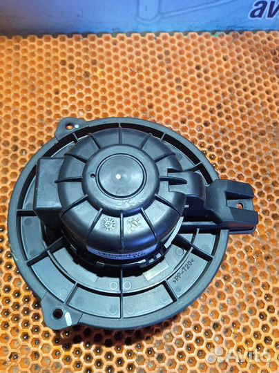 Моторчик отопителя Kia Quoris