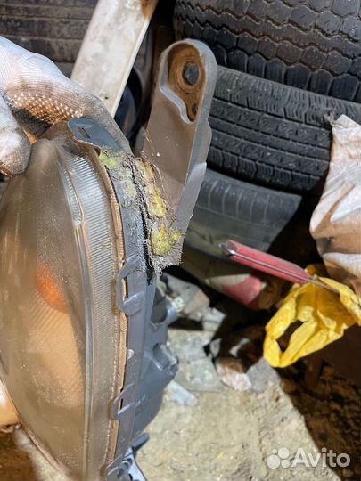 Фара правая тойота функарго