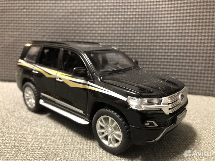 Toyota land cruiser модель