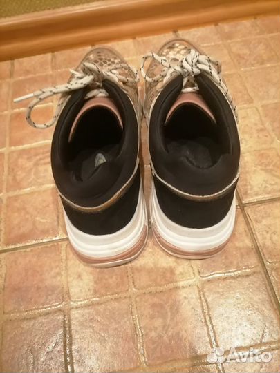 Кроссовки женские 40 размер