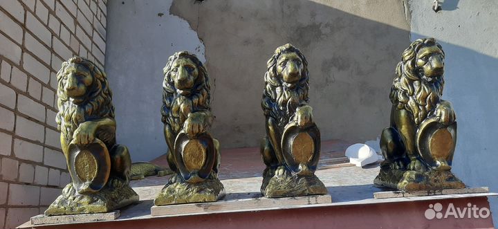 Лев из бетона