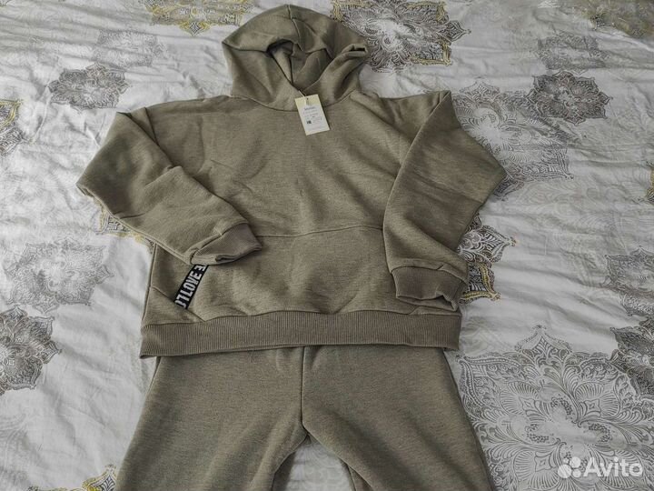Новый спортивный костюм на подростка