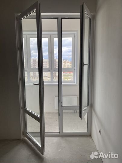 Пластиковая дверь с окном