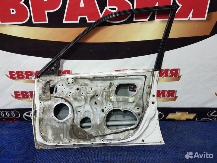 Дверь боковая передняя правая Toyota Carina