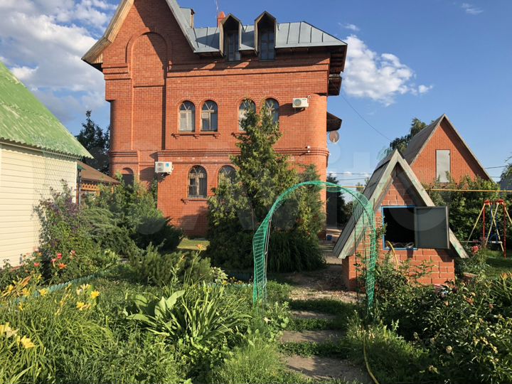 Дом 297 м² на участке 23 сот.