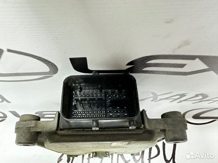 Блок управления топливным насосом Toyota Land