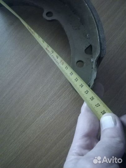 Продам тормозные колодки барабанные 2шт