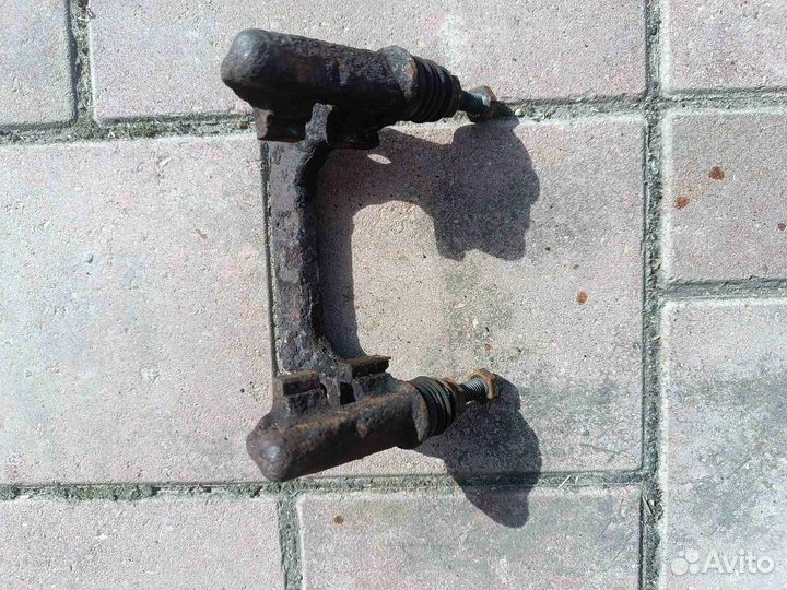 Скоба суппорта заднего Ford Focus