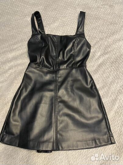 Кожаное платье bershka