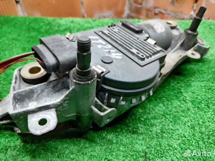 Моторчик стеклоочистителя передний VW Touareg 7L R