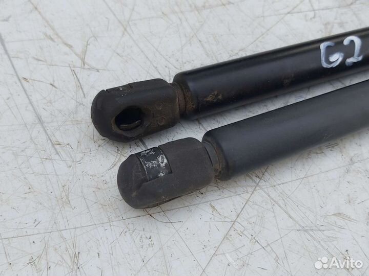 Газовые упоры багажника хетчбек 5 VW Golf 2