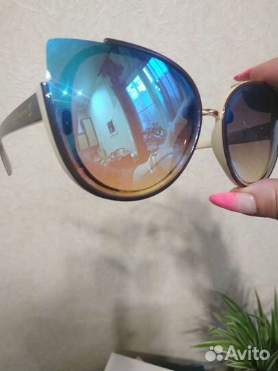 Солнцезащитные очки Louis Vuitton