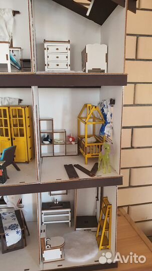 Кукольный домик с мебелью