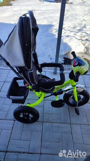 Детский трехколесный велосипед с ручкой