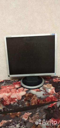 Монитор Samsung