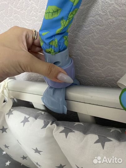 Дуга с игрушками