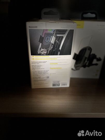 Держатель для телефона в машину с зарядкой Baseus