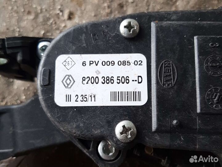Педаль газа Renault Duster 1.5 dci