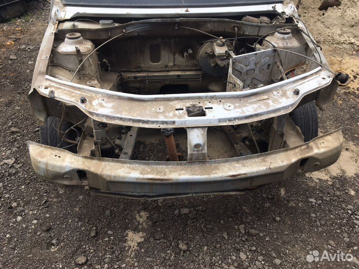 Передняя часть Renault Logan