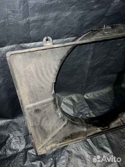 Диффузор радиатора Паджеро 3 4 (Бензин)