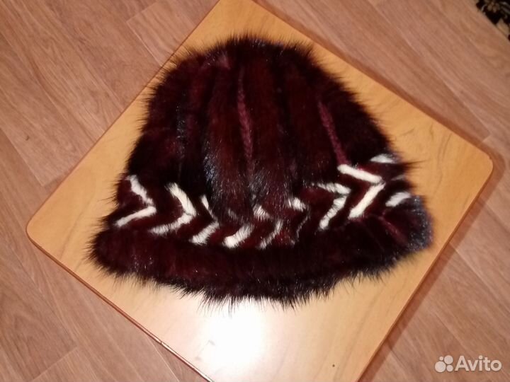 Шапка женская вязаная с кусочками норки