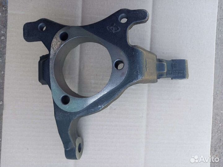 Цапфа колеса левая