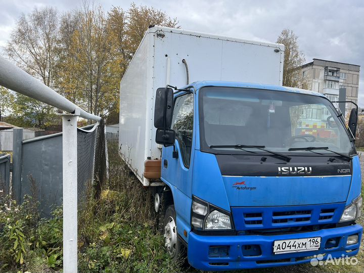 Isuzu NQR75P, 2011