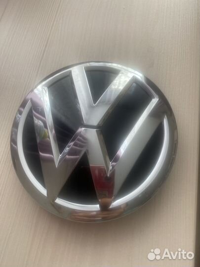 Эмблема решетки радиатора volkswagen polo