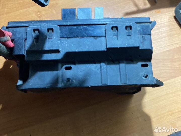 Opel astra j подкапотный блок предохранителей